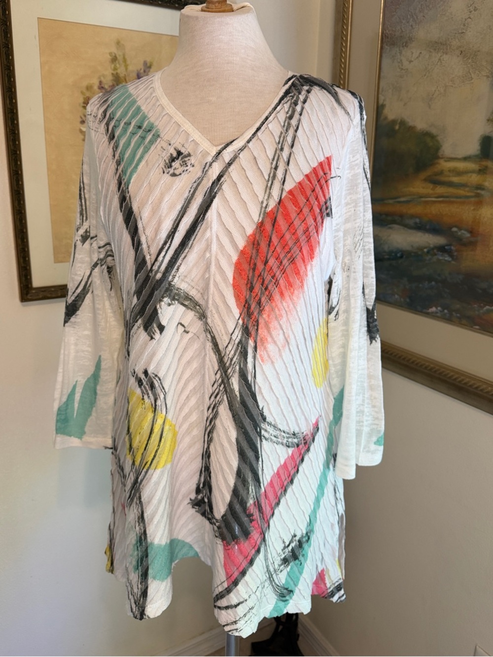 JESS & JANE Top- Abstract Art  Tunic w/Asymmetric Hem Size Large